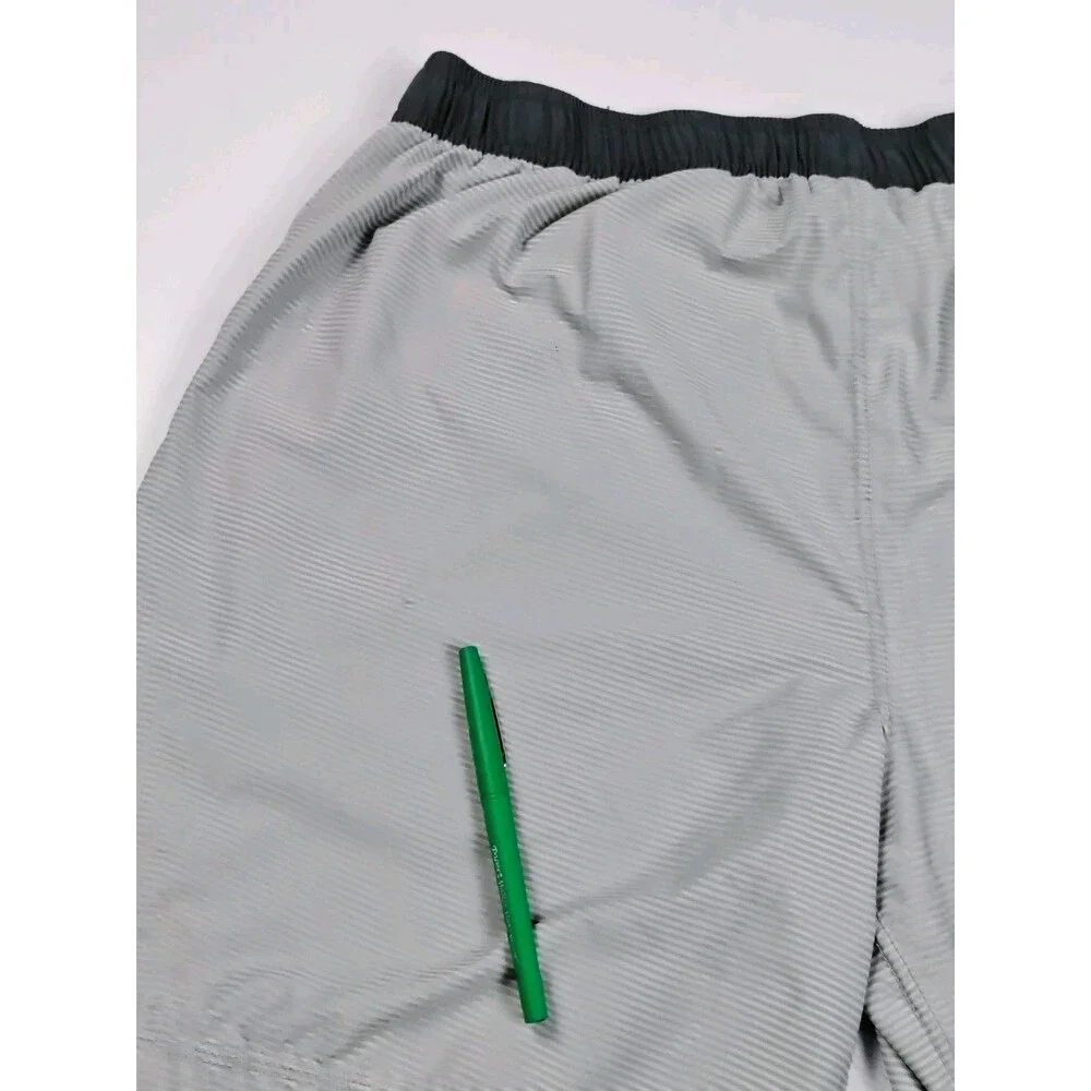 Vuori Kore Lined Shorts Men’s Large Gray Striped 7” Inseam Athletic